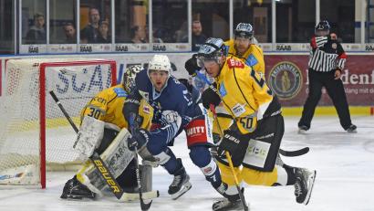 Archivbild: Gebert
Kommt es in der kommenden Oberliga-Saison zu Derbys zwischen den Blue Devils Weiden (blaue Trikots) und der Bayreuth Tigers (gelb)?