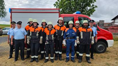 Bild: Feuerwehr Kondrau/exb
Zwei Gruppen der Feuerwehr Kondrau legten Leistungsprüfungen ab. Im Bild (von links) Kreisbrandinspektor a.D. Lorenz Müller, Kreisbrandmeister Roland Frank, Benjamin Härtl, Lukas Härtl, Thomas Härtl, Philipp Lenz, Michael Schöner, Paskal Kolb, Heinz Stohldreier, Christoph Frank und Kreisbrandmeister Wolfgang Fischer.