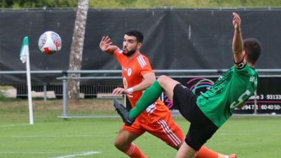 Bild: Richard Weigert
Die Riedener Spieler waren gegen den arabischen Profiverein Ajman Club meist in der Defensive.