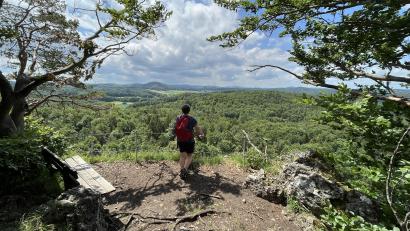 Archivbild: Christine Hollederer
Ein Stück vom Himmel bietet sich im Hirschbachtal im Landkreis Amberg-Sulzbach. Vom Aussichtspunkt „Himmel“ werden Wanderer bei guter Sicht mit einem Ausblick bis nach Nürnberg belohnt.