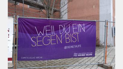 Bild: Carmen Riebl/exb
Die Evangelische Kirche will mit Aktionen zur Taufe wie hier in Vohenstrauß für ihr segensreiches Wirken werben.