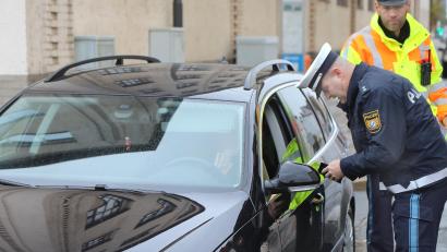 Symbolbild: Wolfgang Steinbacher
Obwohl er Drogen genommen hatte und keinen Führerschein hat, setzte sich ein 55-Jähriger hinters Steuer.