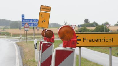 Bild: Gabi Schönberger
Auf der A93 gehen die Baumaßnahmen weiter. Deshalb muss nun auch die Anschlussstelle Weiden-Frauenricht gesperrt werden.