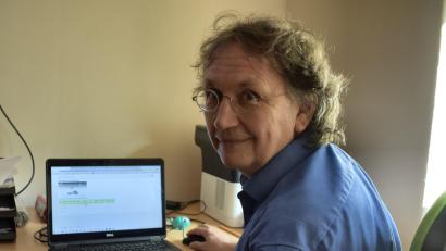 Bild: lue
Klemens Reif aus Mitterteich hat eine Sprach-Trainings-App entwickelt. Sie will er auch bei einem Forschungsprojekt in den Sommerferien einsetzen.