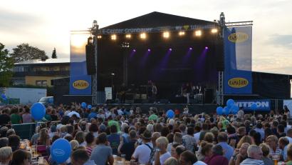 Archivbild: dob
Lange schien offen, ob für das Oberpfalz-Festival in Tännesberg die Lichter ausgehen. Seit 2006 steigt das Event auf dem Sportplatz der Marktgemeinde. Die Aufnahme stammt aus 2018.