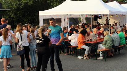 Bild: R. Kreuzer
Mit vielen Gäste feiert der FC Luhe Markt sein Sommerfest.