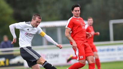 Archivbild: A. Schwarzmeier
Johannes Renner brachte die SV Grafenwöhr gegen den 1. FC Schlicht mit 1:0 in Führung. Am Ende gab es einen 2:1-Erfolg.