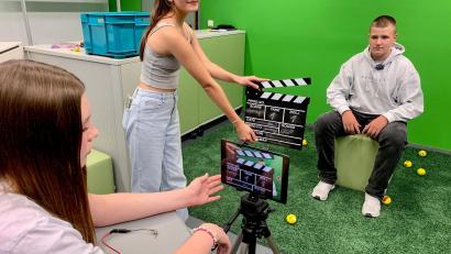 Bild: Gabi Schönberger
Im Klassenzimmer der Zukunft lernen die Schüler auch, wie man Videos produziert.