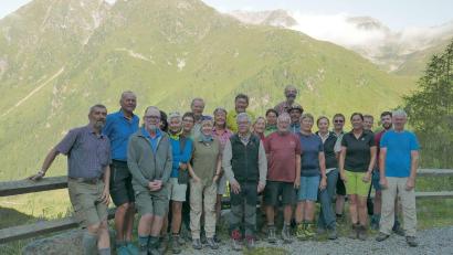 Bild: DAV/exb
Von der Winnebachseehütte über die Schweinfurter Hütte zur Pforzheimer Hütte: Die 24 Teilnehmer der DAV-Sektionsfahrt sammelten nicht nur mehrere Tausend Höhenmeter, sondern auch einmalige hochalpine Erlebnisse – und entkamen nur knapp einem Sturm.