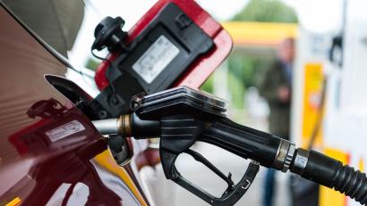 Symbolbild: Christophe Gateau/dpa
Getankt und dann einfach weggefahren: Die Sulzbach-Rosenberger Polizei hat ein Ermittlungsverfahren wegen Tankbetrugs eingeleitet.