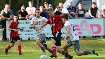 Bild: ham
Johannes Rodler (Mitte) setzt sich gegen die beiden Weidener David Bezdicka (links) und Martin Ruda durch.