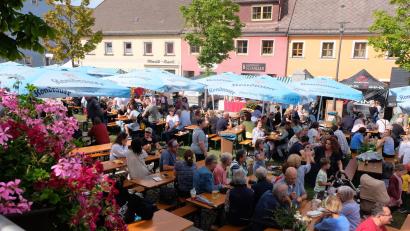 Bild: le
Gut gefüllt war die Marktplatzanlage mit Gästen aus nah und fern.