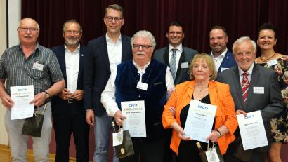 Bild: Hirsch
Jubilar-Ehrung beim CSU-Ortsverband Nabburg. Das Bild zeigt von links: Wolfgang Unger, Frank Zeitler, Markus Blume, Erich Wiesenbacher, Thomas Ebeling, Helga Zeitler, Tobias Knechtel, Bernd Hofmann und Ines Renner.