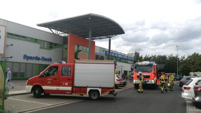 Bild: Hirsch
Ein defekter Boiler löste am Montag kurz vor 17 Uhr einen Feuerwehreinsatz beim Warenhaus "Globus" am Brunnfeld in Schwandorf aus.