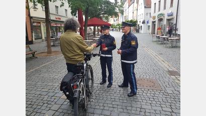 Bild: Polizei Weiden
Polizeibeamte klärten in den vergangenen Tagen vermehrt Radler in Weiden auf, wie sie ihre Gefährte vor Dieben schützen.