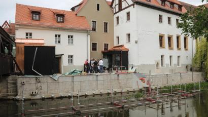 Bild: Wolfgang Steinbacher
Die Gerüste sind weg, der Kran längst abgebaut, die Elemente für den Einbau der Plattform vorinstalliert. Das Bootshaus in Amberg – Hotel und Gaststätte – geht mit Riesenschritten seiner Vollendung entgegen