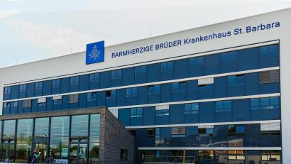 Bild: Hösamer
Das Krankenhaus St. Barbara Schwandorf ist telefonisch wieder erreichbar.