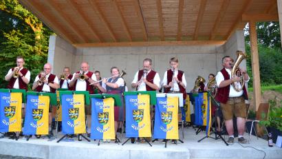 Bild: gi
Die Stadtkapelle Pleystein präsentierte bei der Sommerserenade im Moosbacher Generationenpark Blasmusik der Spitzenklasse unter der Leitung von Markus Schulz.