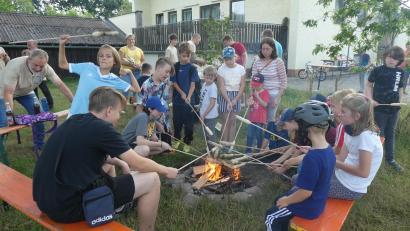 Bild: Schlosser/exb
Am Lagerfeuer konnten die Kinder Stockbrot und Marshmallows grillen.