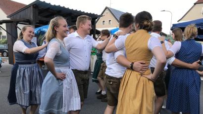 Bild: mma
Viel Spaß hatten auch die acht Köferinger Kirwapaare bei ihren Darbietungen.