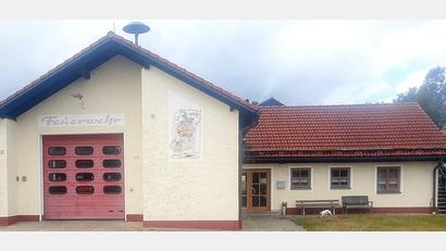 Bild: ld
Das Feuerwehrgerätehaus in Fuhrmannsreuth ist zu klein geworden, ein Anbau ist nötig.