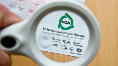 Bild: Daniel Karmann/dpa
Der Landkreis Tirschenreuth schließt sich dem Verkehrsverbund Großraum Nürnberg an. Der umfasst nahezu ganz Nordbayern.