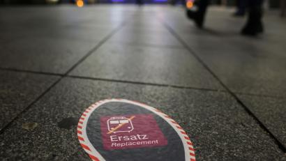 Symbolbild: Oliver Berg/dpa
Wegen Bauarbeiten fallen bis Oktober einige Oberpfälzer Zugverbindungen aus. Stattdessen sollen Busse fahren, wie die Länderbahn informiert.