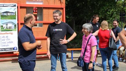 Bild: Thomas Goerlitz/exb
Jede Menge Informationen gibt es beim Tag der offenen Tür – sehr zu Freude der Besucher und ihrer Gastgeber.