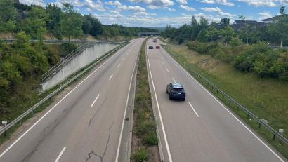 Bild: Tietz
Im zweispurigen Bereich der B85 bei Wackersdorf stehen umfangreiche Erneuerungsmaßnahmen an.