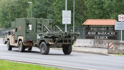 Bild: Timm Schamberger
Hier bei der US-Armee in Vilseck tut der mutmaßliche Täter noch immer seinen Dienst, als hätte er nicht seinen kleinen Sohn zu Tode gequält.