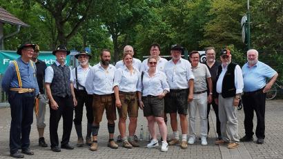 Bild: Dirscherl/exb
Zum zweiten Mal haben sich die Böllerschützen aus Thanstein auf den Weg zum Südwest-Deutschen Böllertreffen bei Bruchsal gemacht.