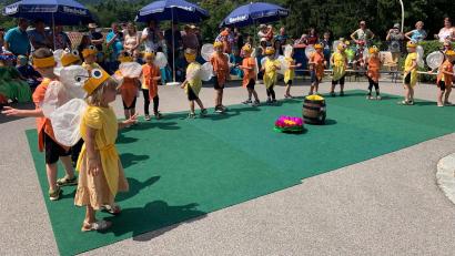 Bild: Kindergarten Teunz/exb
Die Kinder hatten für das Sommerfest Lieder und Tänze eingeübt.