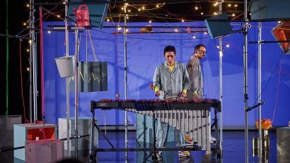 Bild: Christopher Horne/exb
"Würfelgeklimper": Dieses musikalische Theaterstück richtet sich an Kindergartenkinder und ist im Oktober zu sehen.