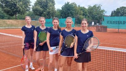 Bild: Julika Gomez/exb
Die erfolgreichen Spielerinnen (von links): Anna-Lena Stangl, Franziska Stangl, Neela Baier, Luise Baumgärtner und Anya Charmforoush.