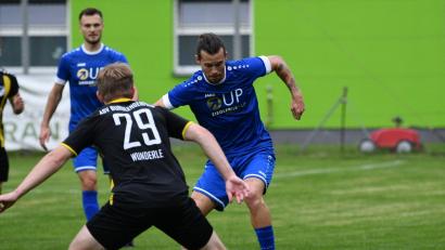 Bild: Dagmar Nachtigall
David Bezdicka (rechts) erzielte das 1:0 für die SpVgg SV Weiden gegen den ASV Burglengenfeld.