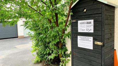 Bild: Gabi Schönberger
Der "Umsonst-Schrank" im Innenhof der Asylstraße 11 in Weiden.