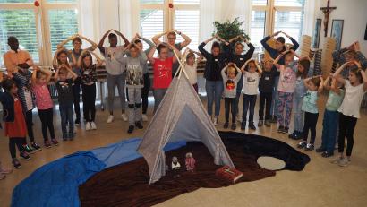 Bild: krb
Beim Kinderbibelnachmittag in Neustadt können die Kindern biblische Szenen mit allen Sinnen erleben.
