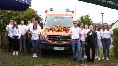 Bild: Turban/exb
Die Aktiven der BRK-Bereitschaft übergaben den neuen Rettungswagen offiziell seiner Bestimmung.