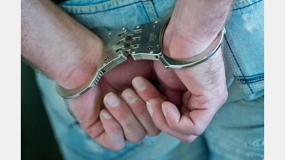 Bild: Boris Roessler/dpa
Weil ein junger Mann in der Amberger Notaufnahme randaliert, muss die Polizei kommen.