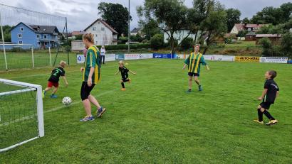 Bild: hme
Mütter wie Kinder kämpften um jeden Ball