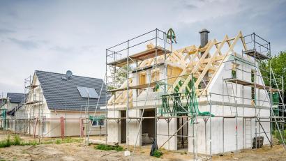 Symbolbild: Daniel Bujack
Bald ein Bild mit Seltenheitswert? Besonders für Einfamilienhäuser ist die Zahl der Baugenehmigungen eingebrochen.