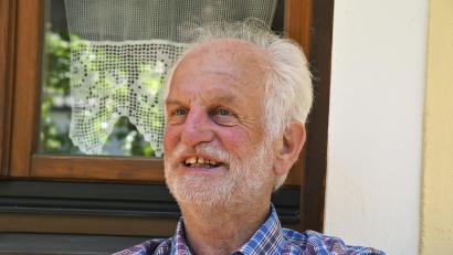 Bild: Petra Hartl
So werden ihn die Amberger in Erinnerung behalten: Wolfgang Dandorfer. Diese Aufnahme entstand 2019 anlässlich seines 70. Geburtstages im Garten seines Hauses in der Oberen Hockermühle.