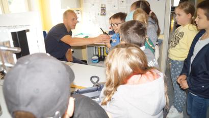 Bild: wel
Christian informiert die Zentrale per Funk über einen Ladendieb im Einkaufszentrum