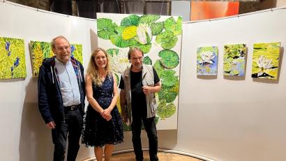 Bild: Grundler/exb
Bei der Ausstellungseröffnung in der Remise (von links): Klaus Pöhler, Katharina Gierlach und Franz Grundler.