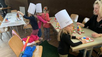 Bild: adj
Auch die Tische mussten dekoriert werden.