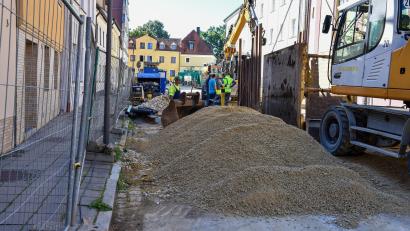 Bild: Stephan Huber
Die Baustelle am Paulanerplatz in Amberg bleibt bis auf weiteres bestehen. Dafür wurde die Paulanergasse wieder für den Verkehr freigegeben.