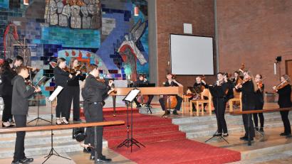 Bild: rgr
Das Bayerische junge Barockorchester begeistert das Publikum in der Friedenskirche Grafenwöhr.