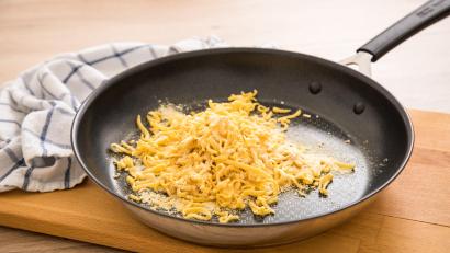 Bild: Christin Klose/dpa
Für Käsespätzle ist eine beschichtete Pfanne eine gute Wahl.