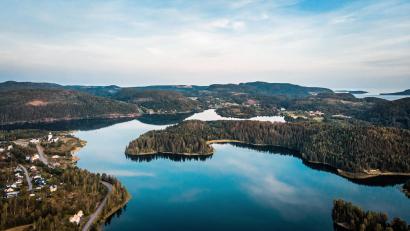 Bild: Linda Akerberg/Höga Kusten Destination Development/dpa
Wasserarme winden sich an der Höga Kusten weit ins Landesinnere hinein.