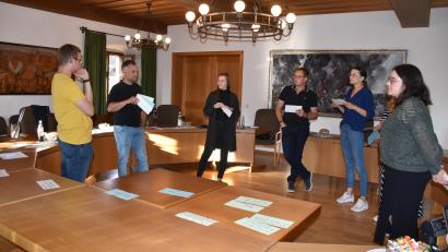 Bild: ILE Region Vierstädtedreieck im Oberpfälzer Hügelland
Die Jugendbeauftragten Stefan Pappenberger, Andreas Kick, Lisa Weigert, Andreas Hermann, Tanja Groß, Cornelia Kausler und Anja Laugensteiner (von links) diskutierten, wie man die Jugendlichen der Region besser erreichen kann.